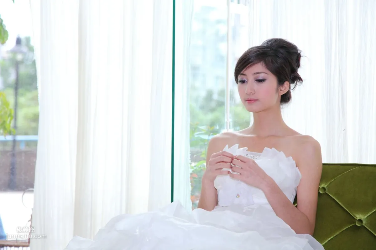 台灣氣質美女Emily《唯美白色婚紗》 寫真集 38