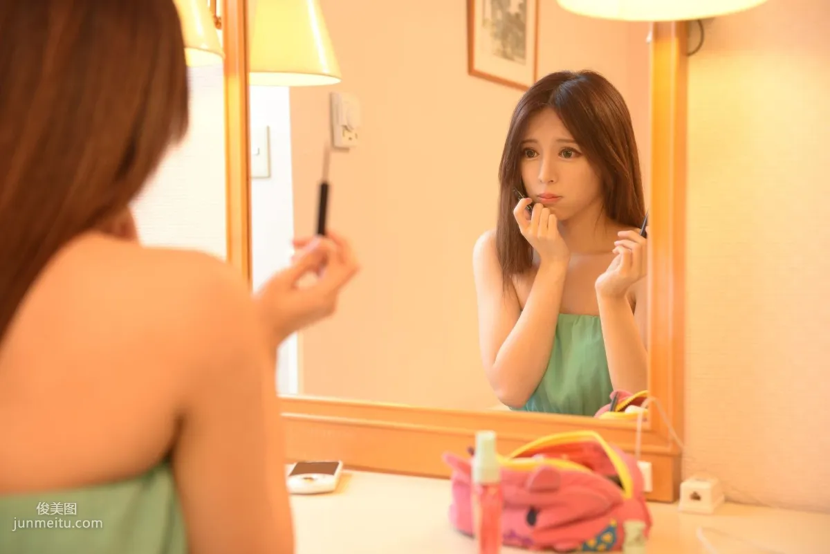 台灣正妹張齊郡JULIE《化妝鏡旁的女神》寫真集 27