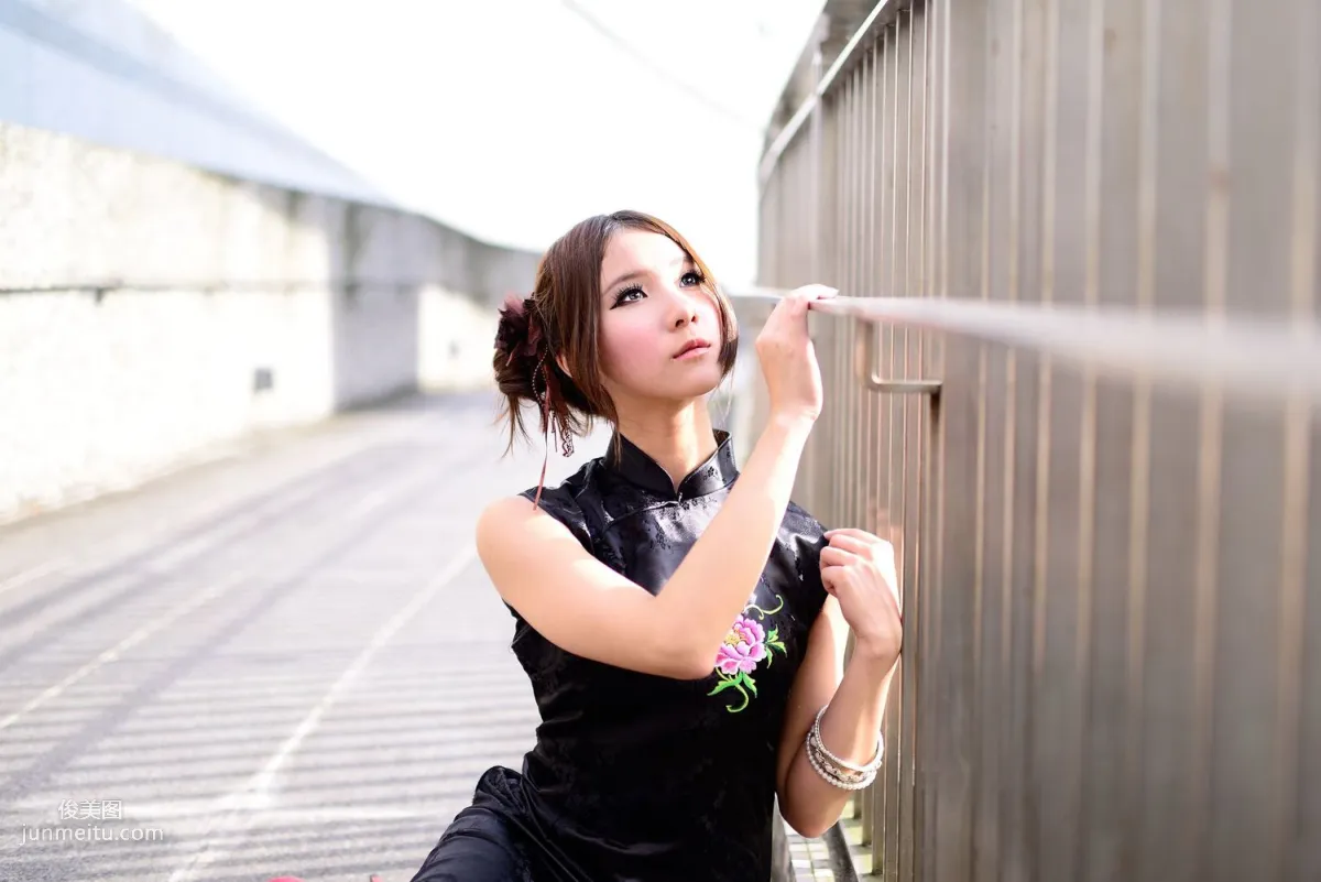台灣模特阿布《紅黑旗袍系列外拍》寫真集 28