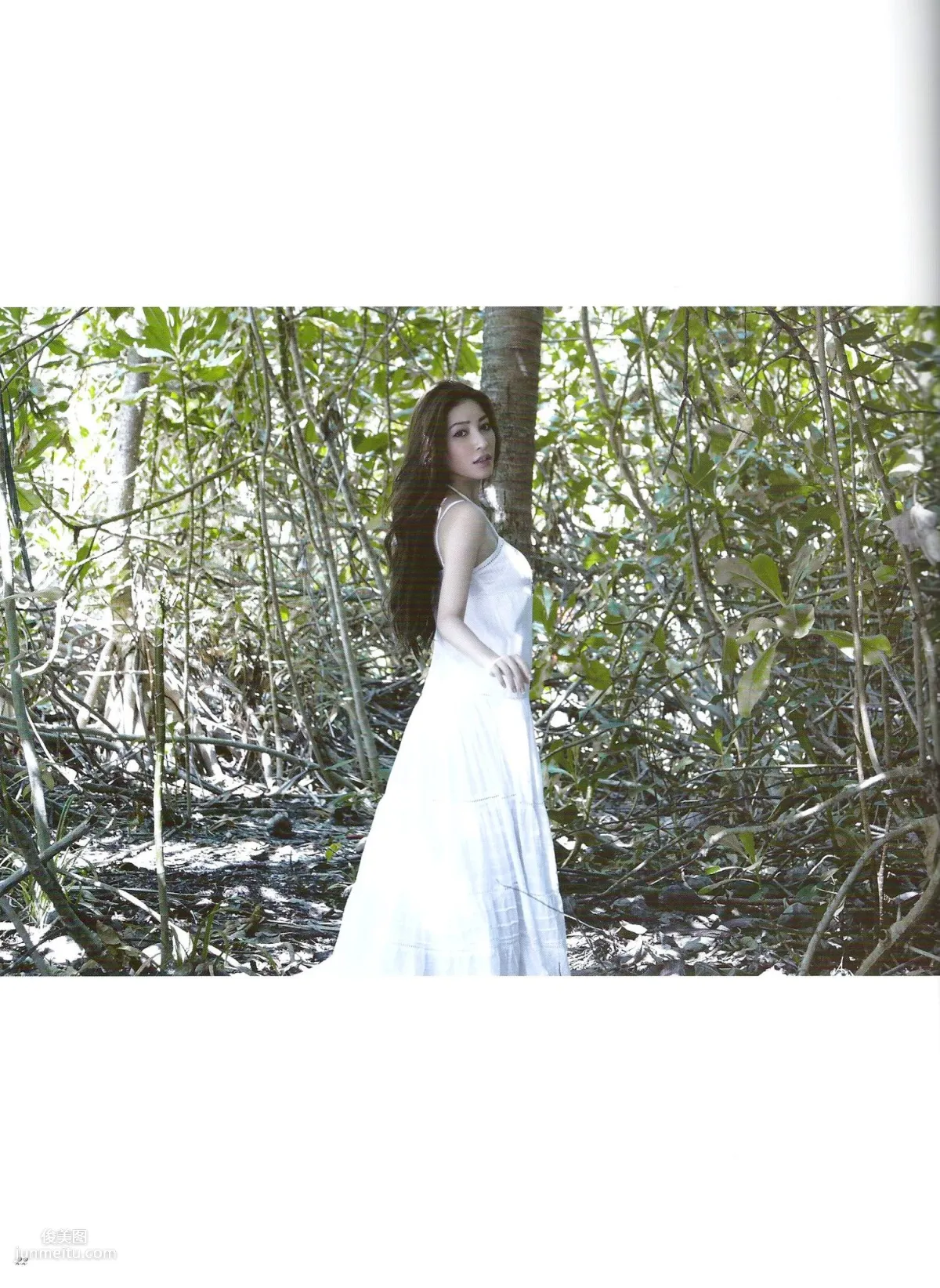 台灣美女許維恩Sharon《維恩的秘密花園》寫真集 13