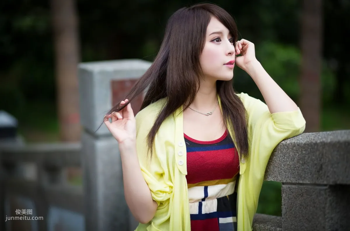 台灣女神張齊郡JULIE《踏青》寫真集 6