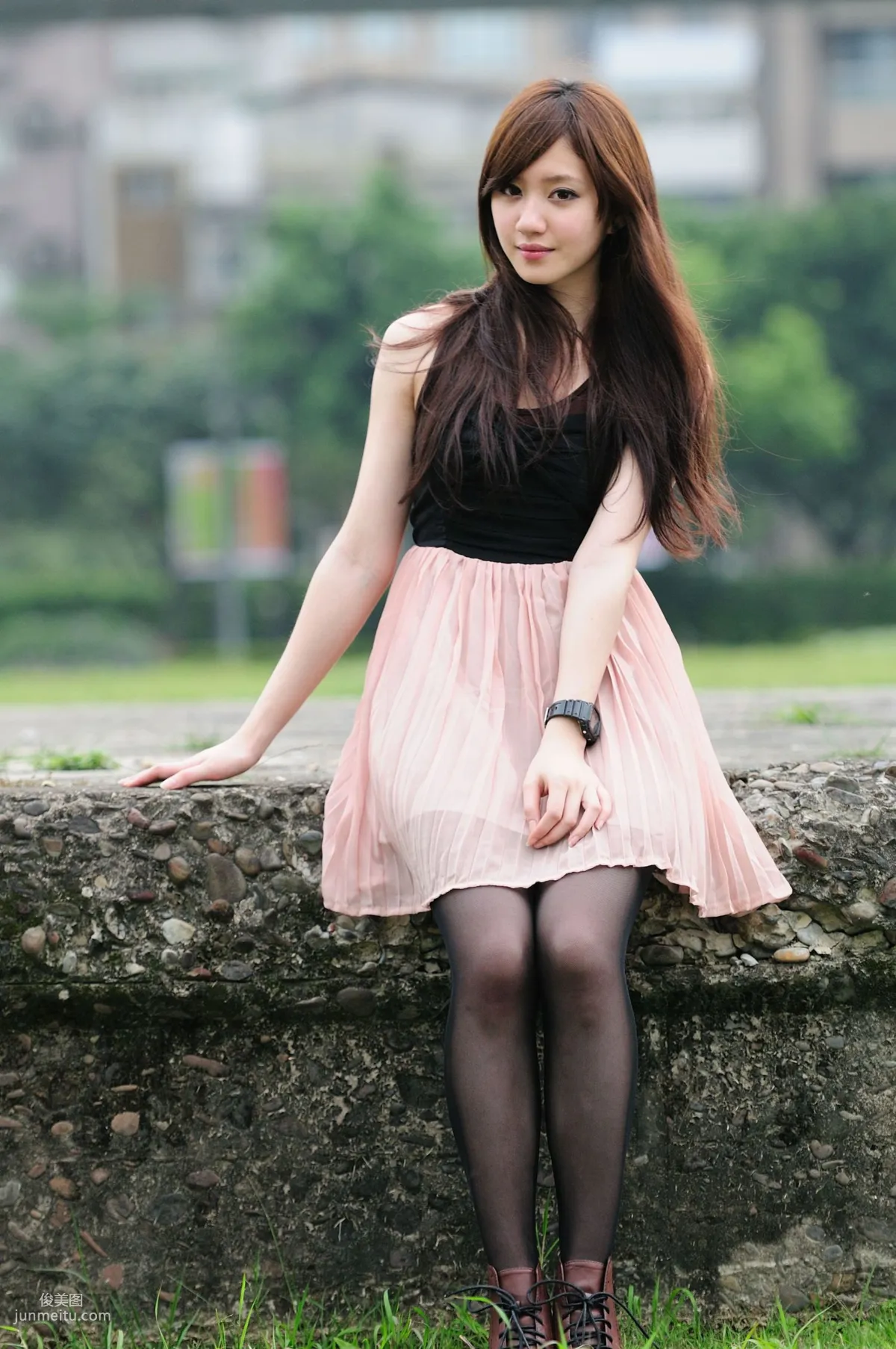 台灣美少女小雅《黑絲正妹街拍》寫真集 23