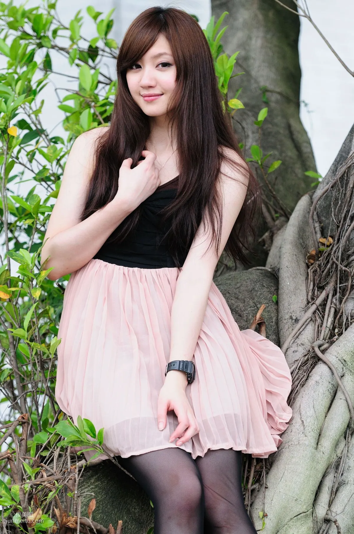 台灣美少女小雅《黑絲正妹街拍》寫真集 29