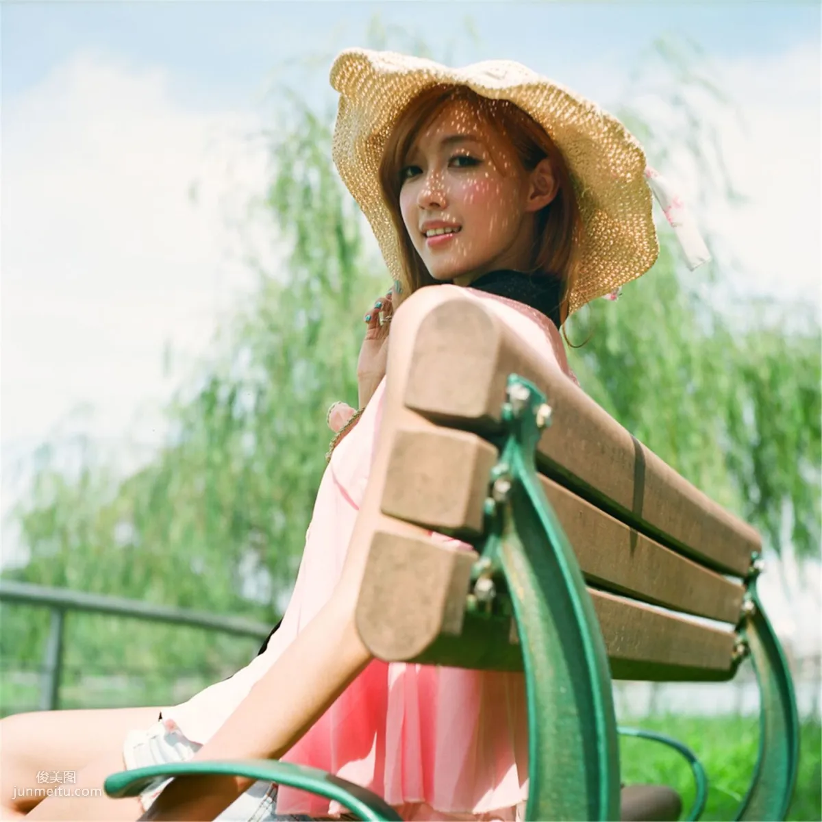 Kila晶晶/廖挺伶《蓮池潭外拍》寫真集 10