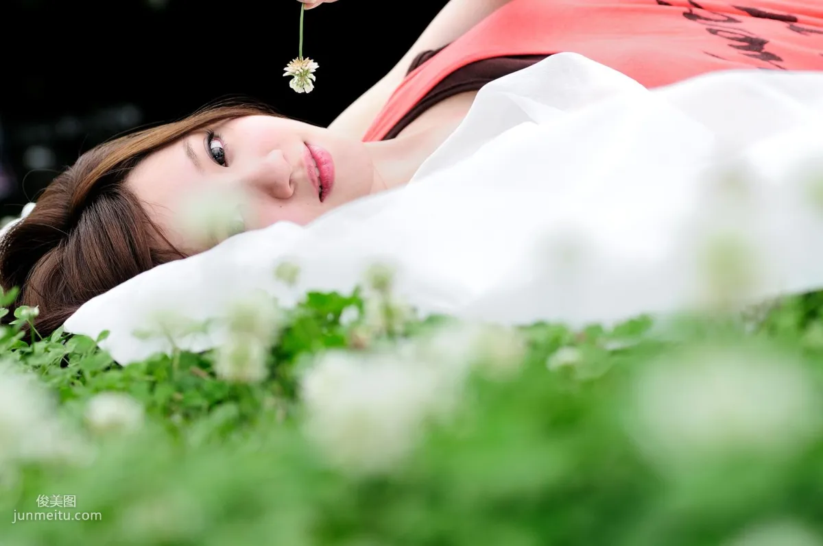 台灣美少女小雅《黑絲正妹街拍》寫真集 14