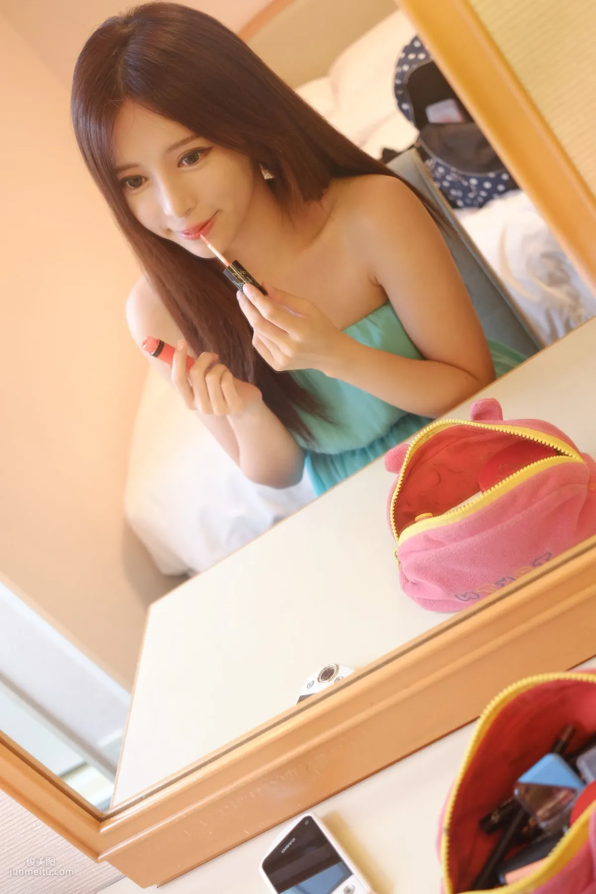 台灣正妹張齊郡JULIE《化妝鏡旁的女神》寫真集 6