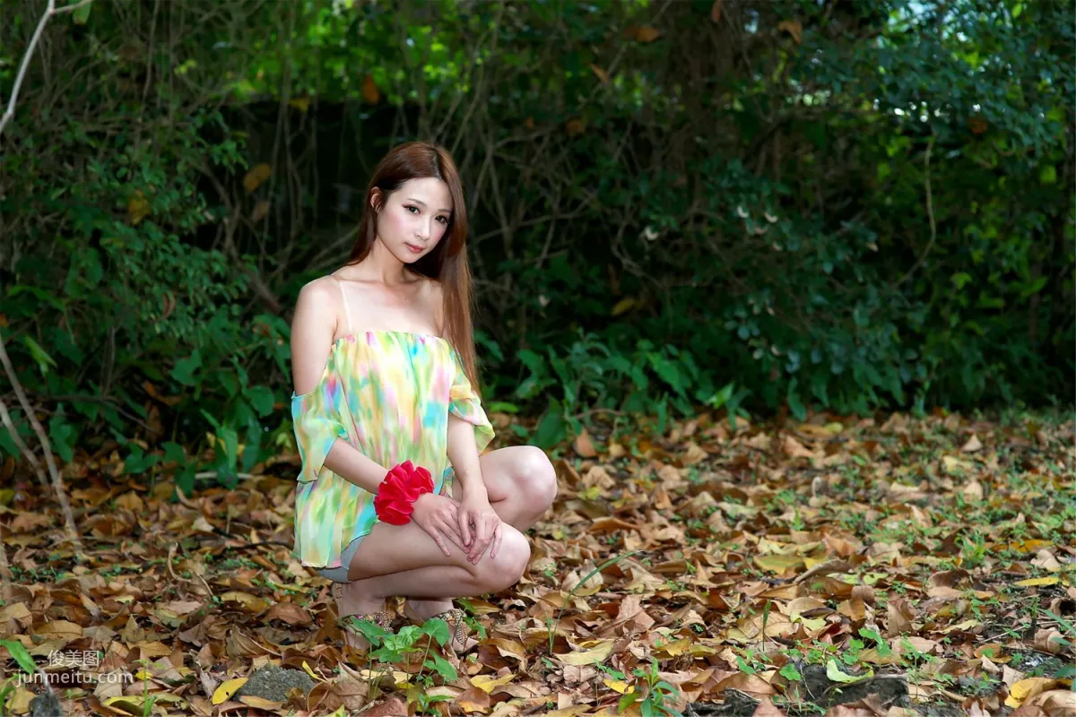 台灣妹子林小芭《春遊踏青外拍》寫真集 1