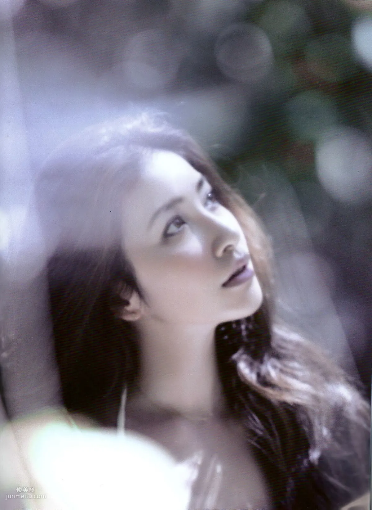 台灣美女許維恩Sharon《維恩的秘密花園》寫真集 11
