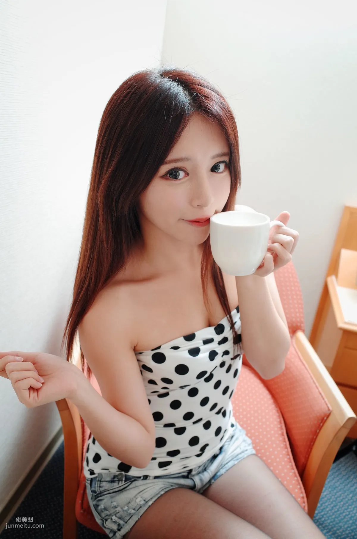 台灣正妹張齊郡JULIE《化妝鏡旁的女神》寫真集 21