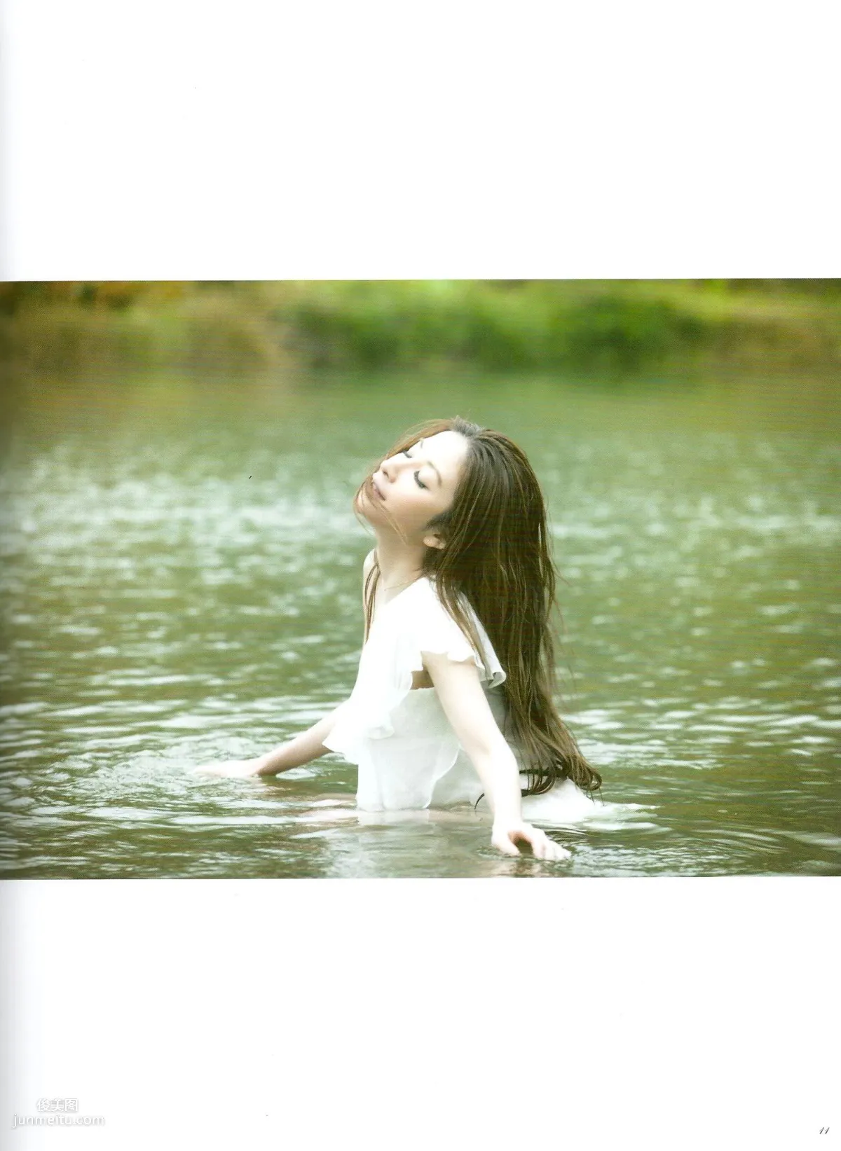 台灣美女許維恩Sharon《維恩的秘密花園》寫真集 5