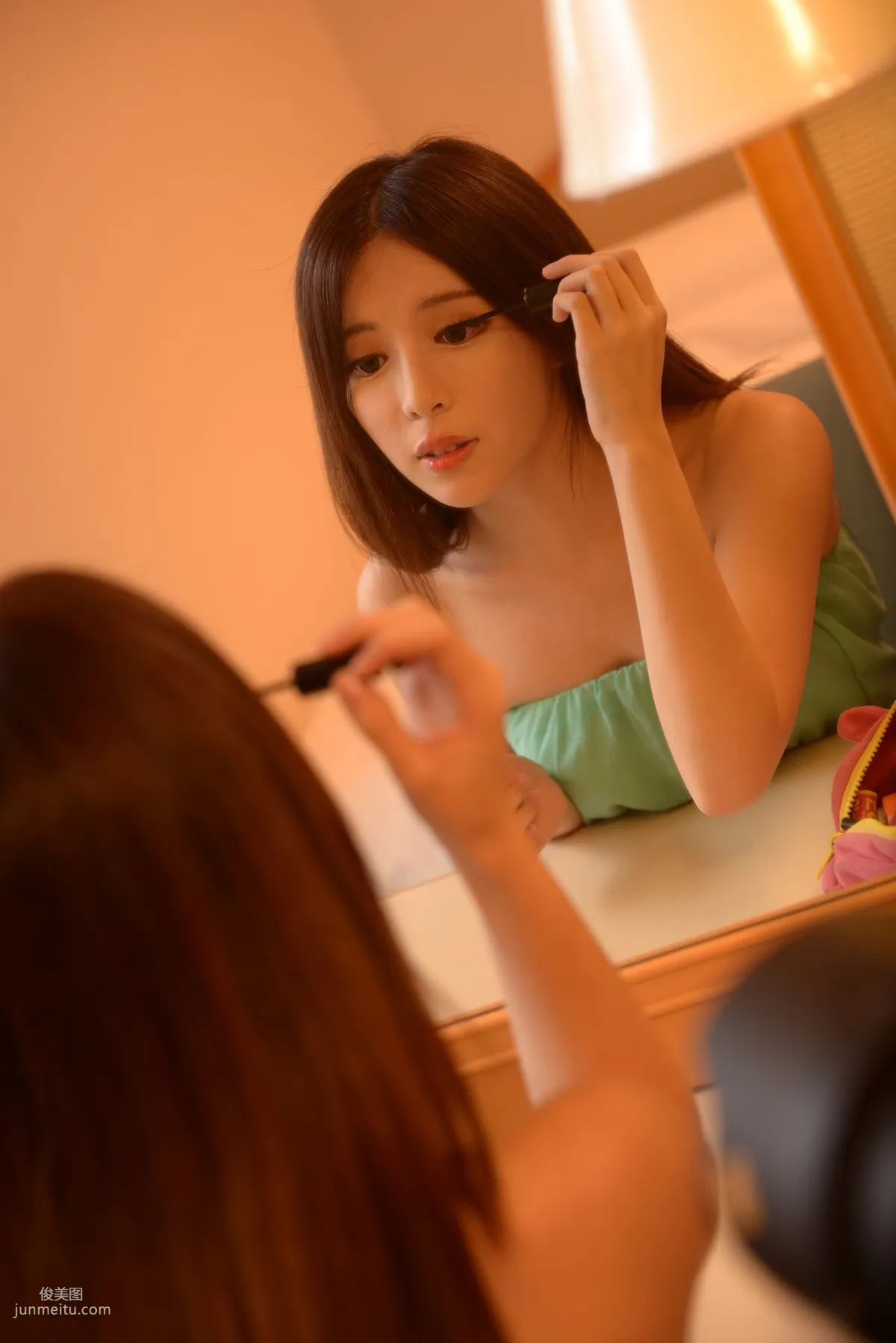 台灣正妹張齊郡JULIE《化妝鏡旁的女神》寫真集 22