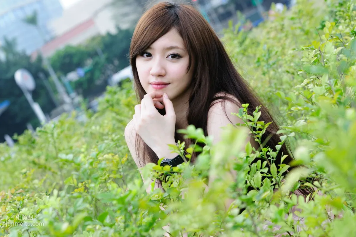 台灣美少女小雅《黑絲正妹街拍》寫真集 27