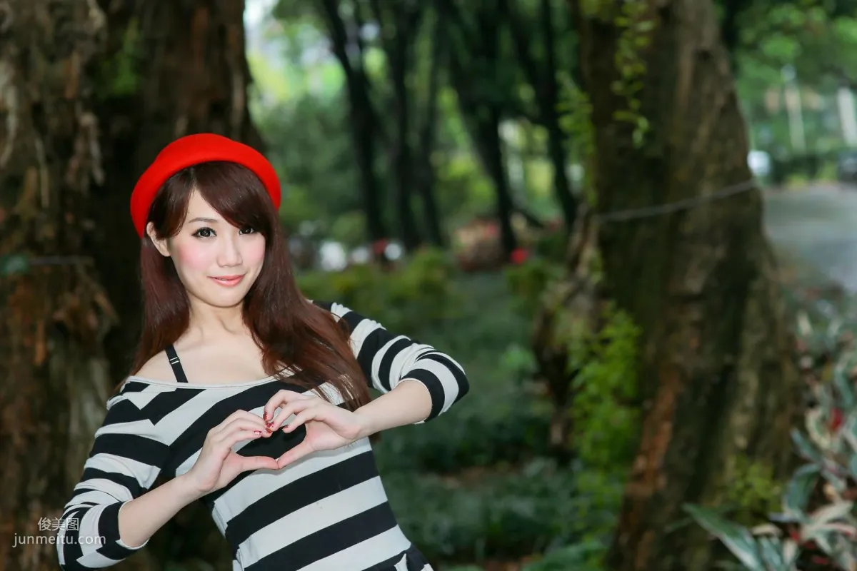 台灣正妹小容《甜美街拍圖片》寫真合集 19