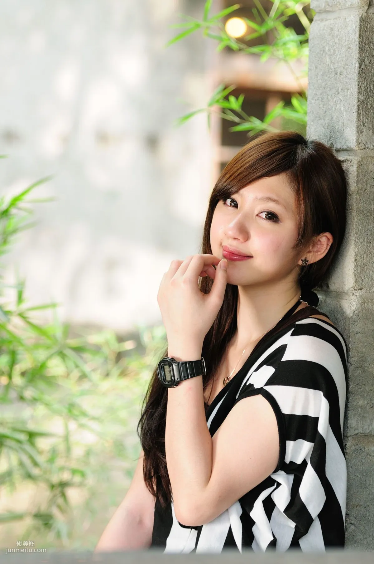 台灣美少女小雅《黑絲正妹街拍》寫真集 7