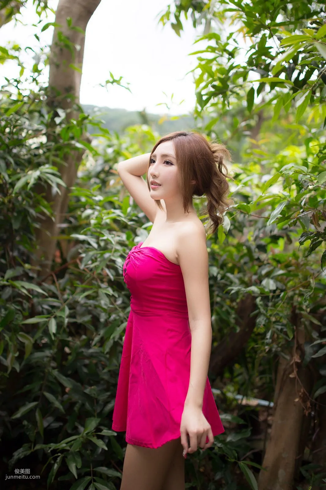 Syuan趙芸《極品粉嫩紅裙女神》寫真集 1