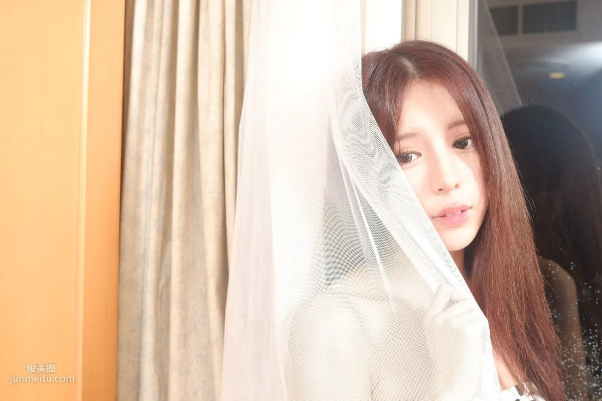 台灣正妹張齊郡JULIE《化妝鏡旁的女神》寫真集 3