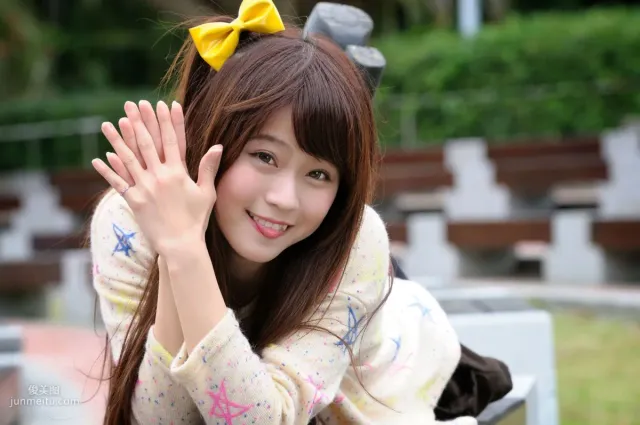 台灣美女俞瑄White/邱俞瑄《校園外拍》寫真集