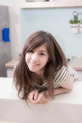 辜莞允、邱慧雯《極品台灣姐妹花》居家寫真集