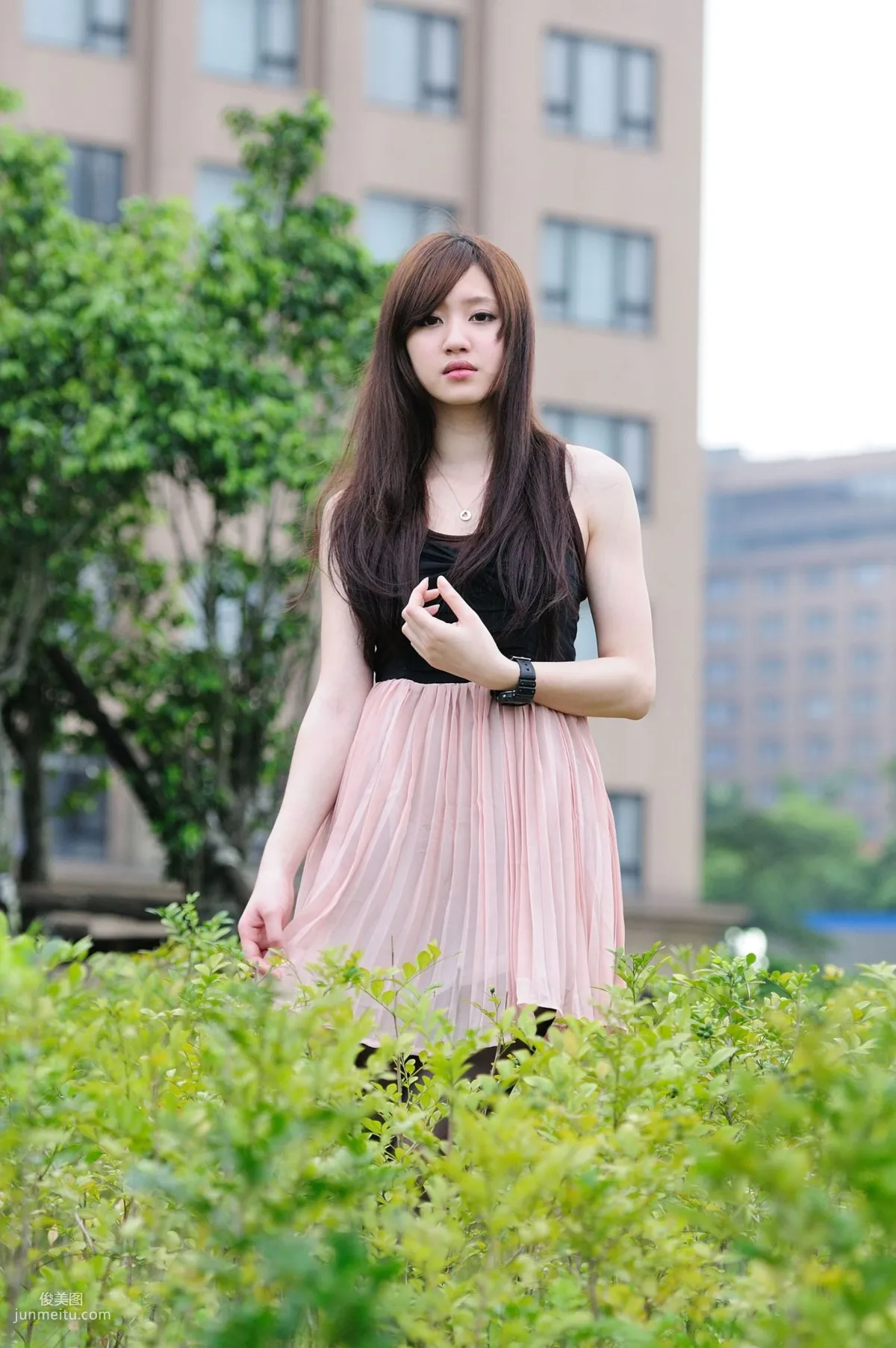 台灣美少女小雅《黑絲正妹街拍》寫真集 25