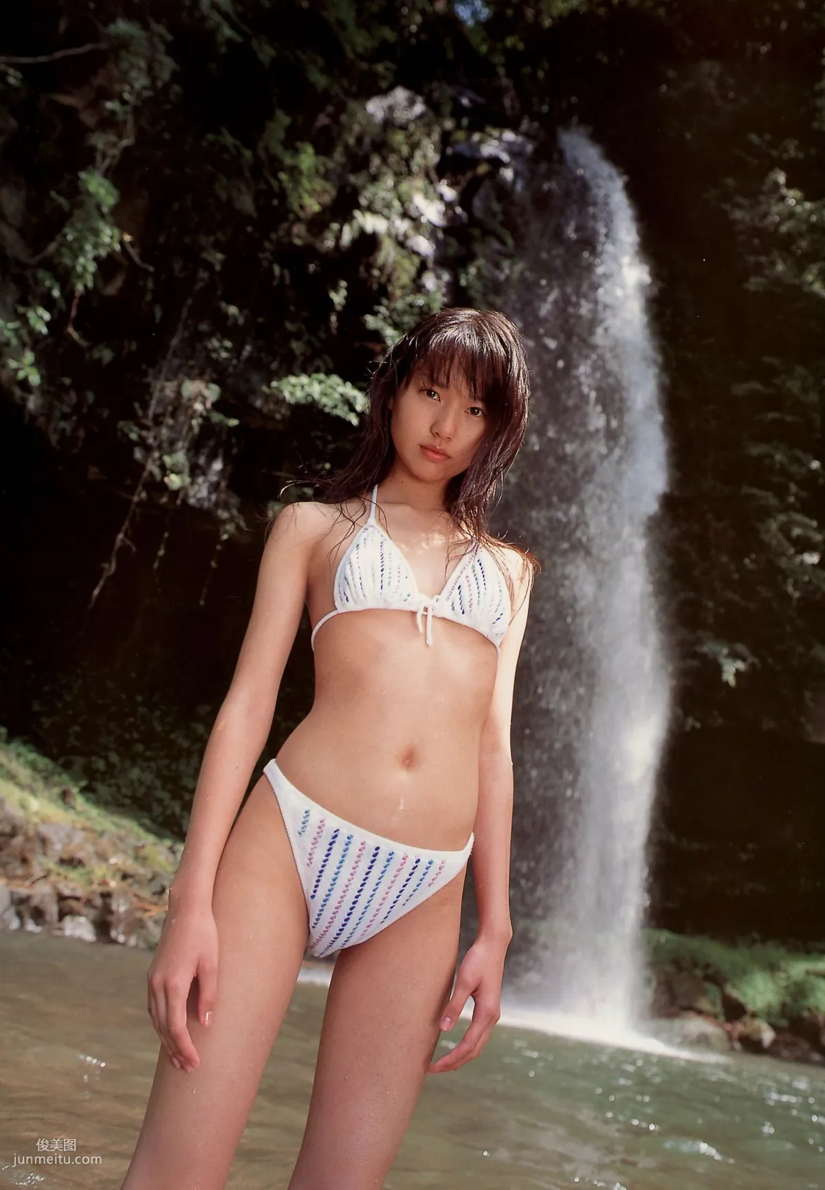 戸田恵梨香 《SANWA MOOK 7 生まれた泉》[PB寫真集] 60