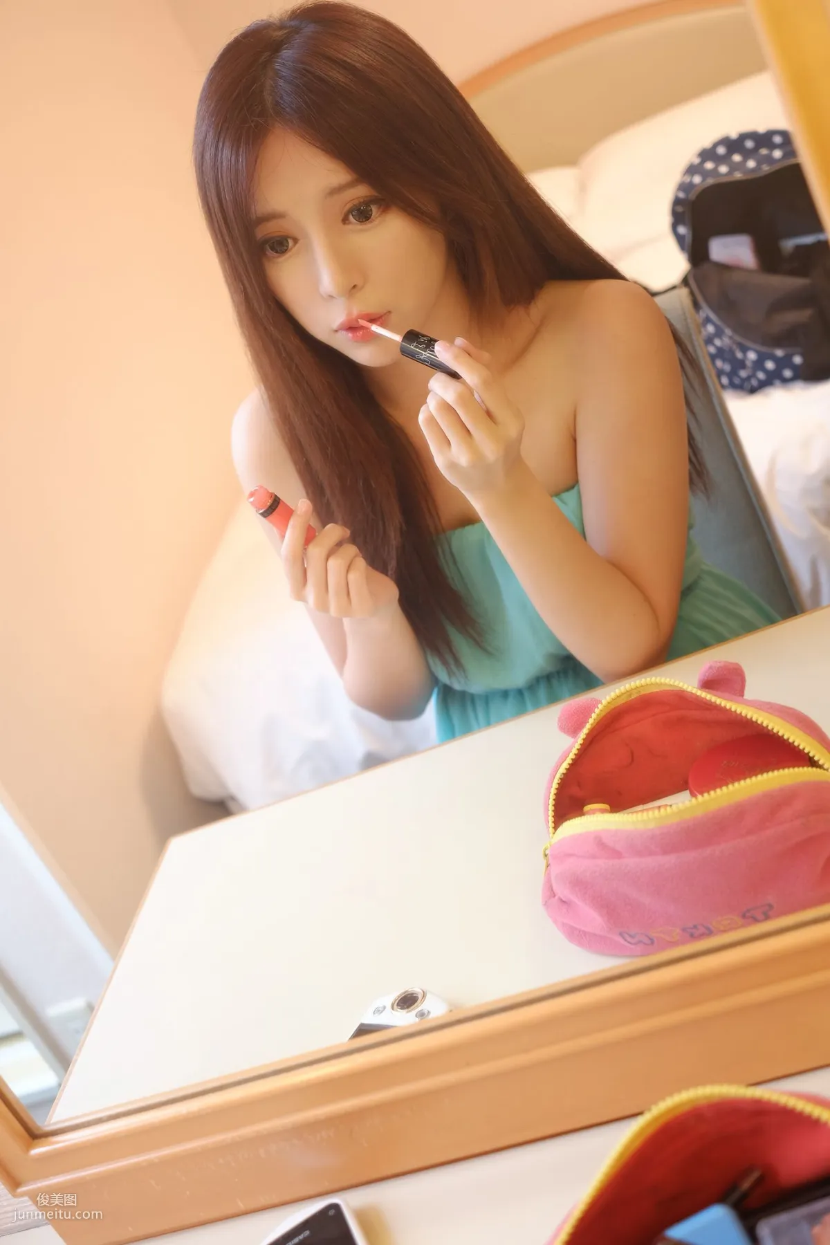 台灣正妹張齊郡JULIE《化妝鏡旁的女神》寫真集 7