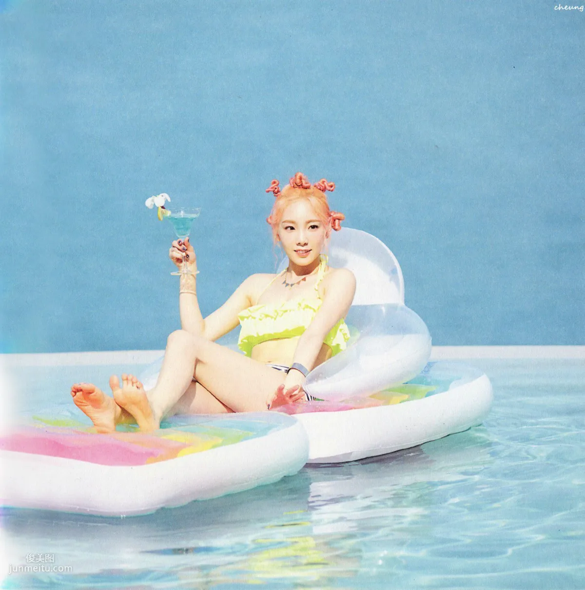 Girls' Generation 少女時代 《Party》 [PB寫真集] 16