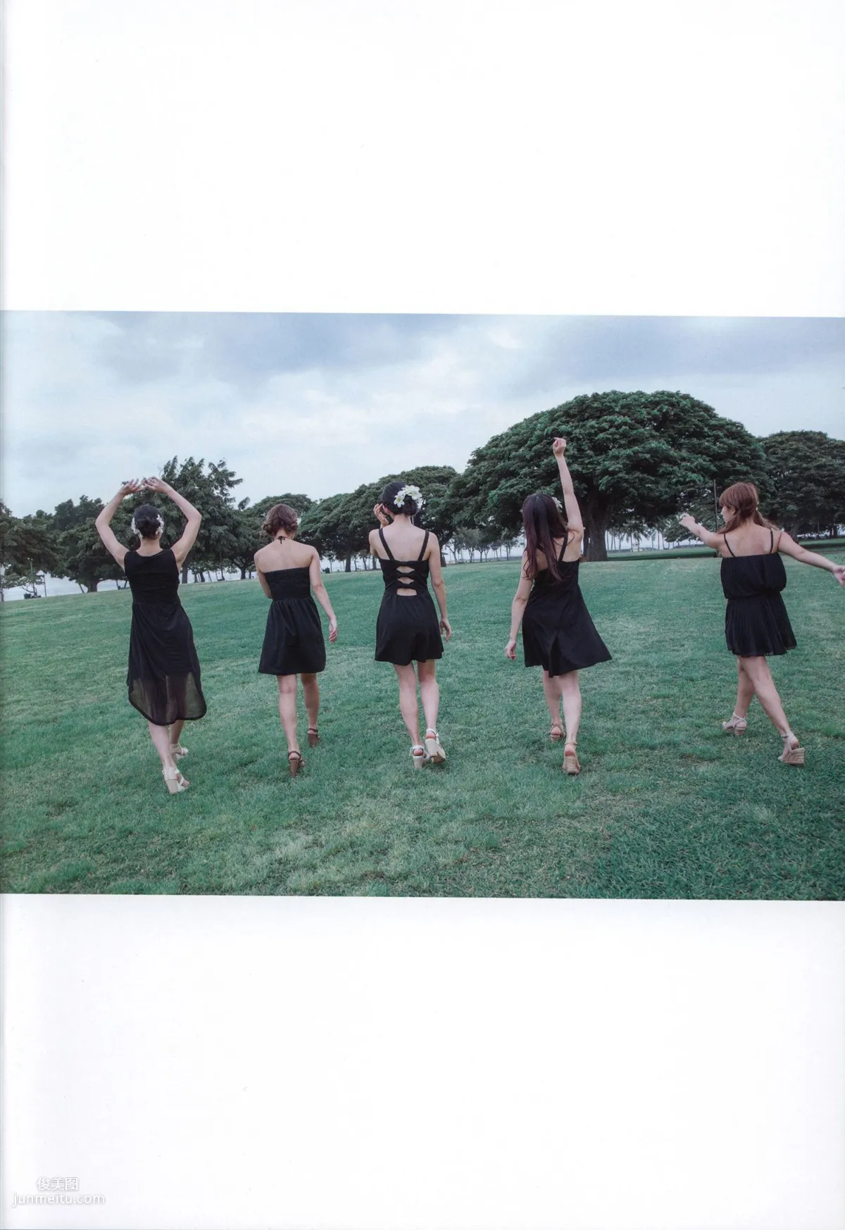 Alo-Hello! ℃-ute Photobook 2014 [PB写真集]28