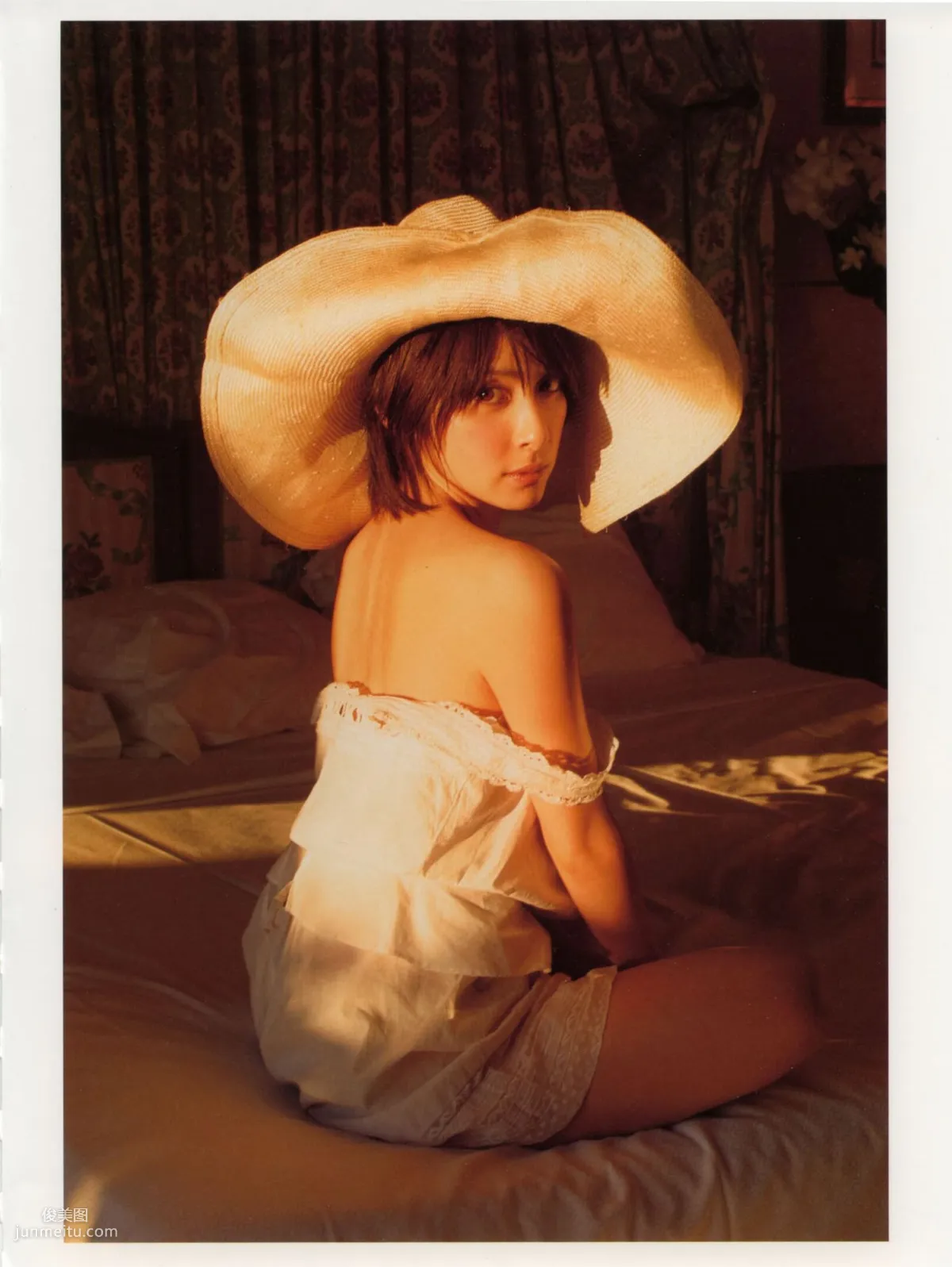 奥菜恵《The Okina 3／3 in Paris》 [PB写真集] 29