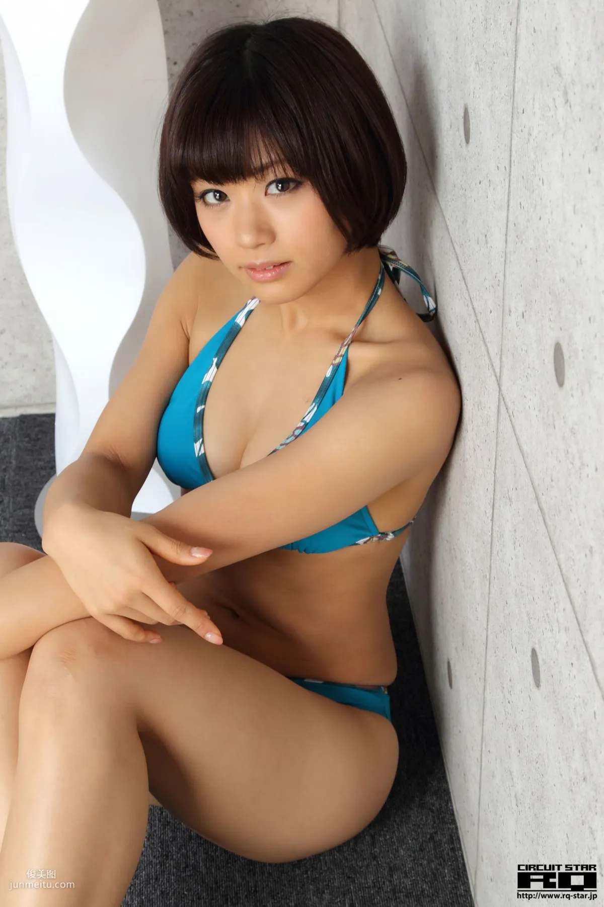 [RQ-STAR] NO.00611 Hitomi Yasueda 安枝瞳 Swim Suits 寫真集 9