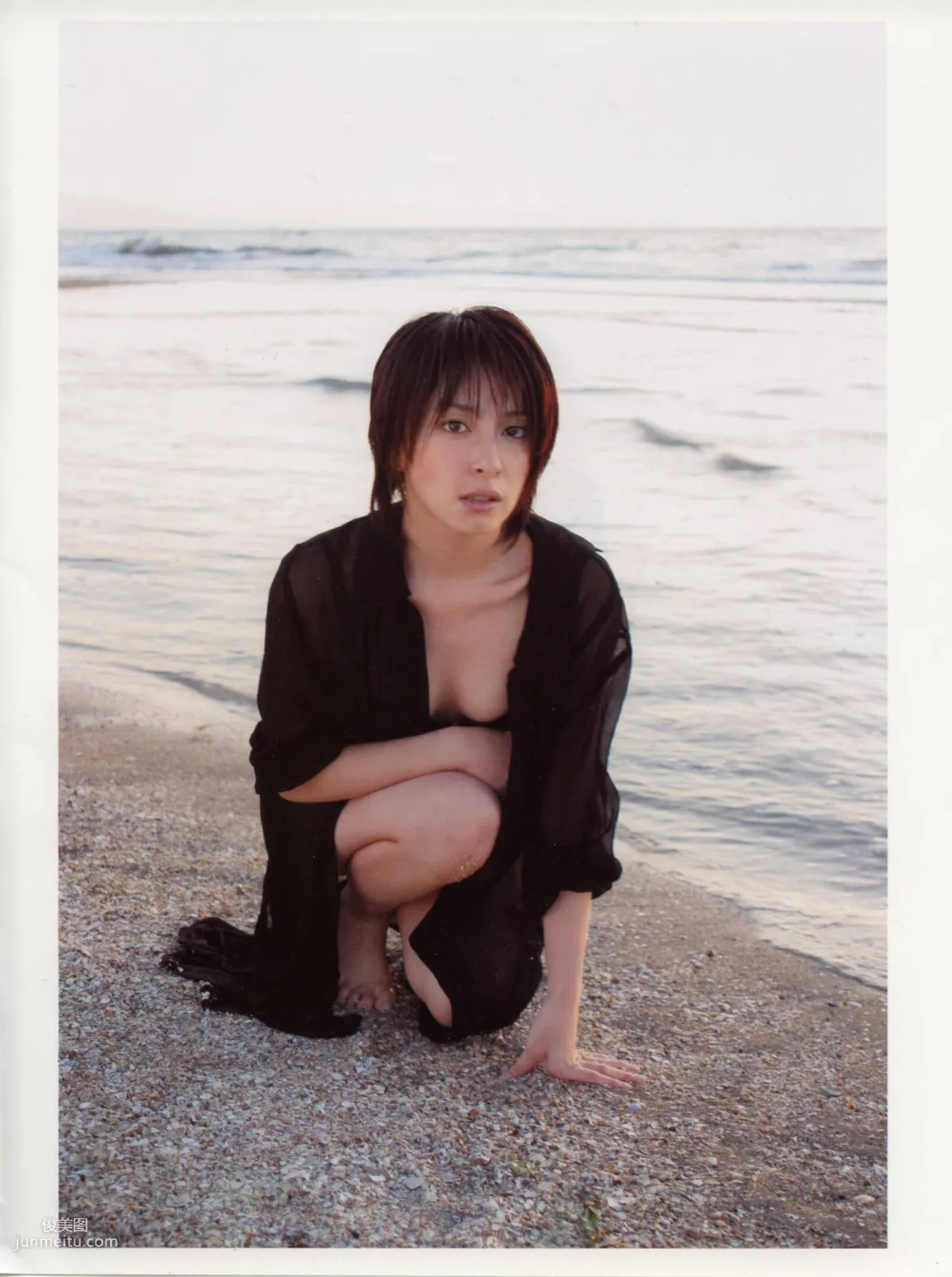 奥菜恵《The Okina 3／3 in Paris》 [PB写真集] 83