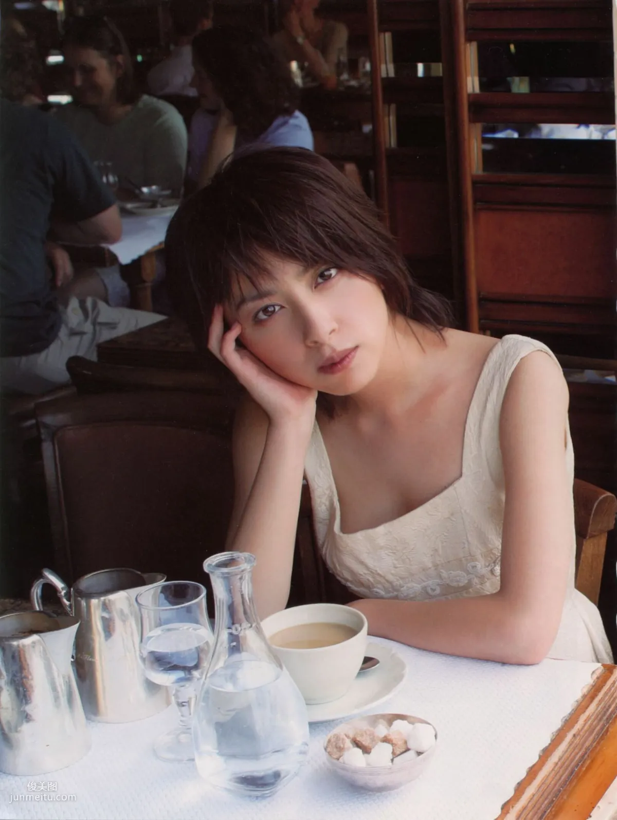 奥菜恵《The Okina 3／3 in Paris》 [PB写真集] 4