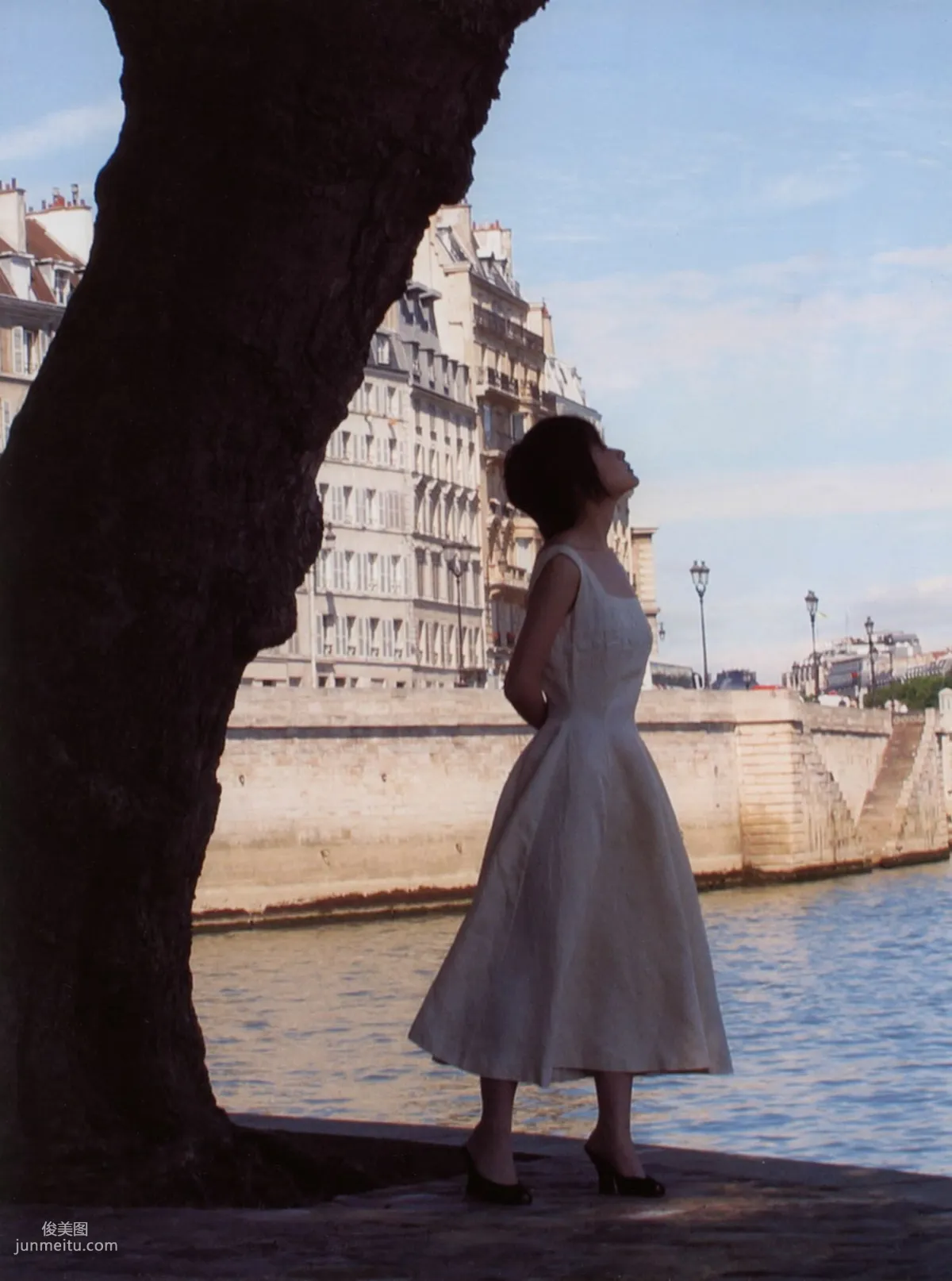 奥菜恵《The Okina 3／3 in Paris》 [PB写真集] 2