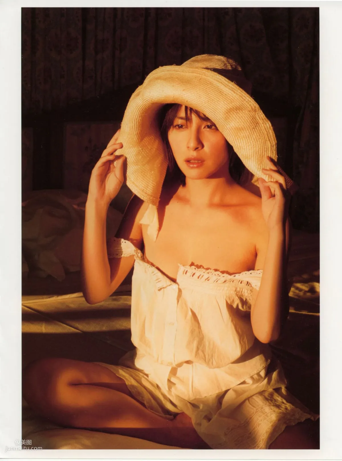 奥菜恵《The Okina 3／3 in Paris》 [PB写真集] 27