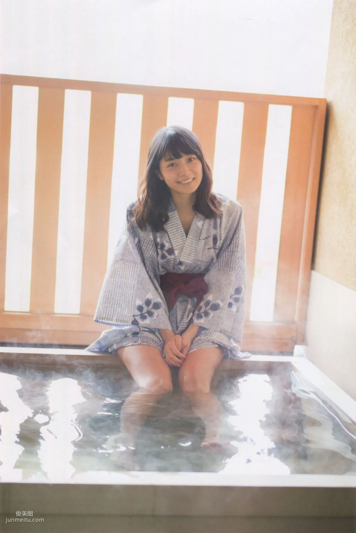 深川麻衣《ずっと、そばにいたい》 [PB写真集] 25
