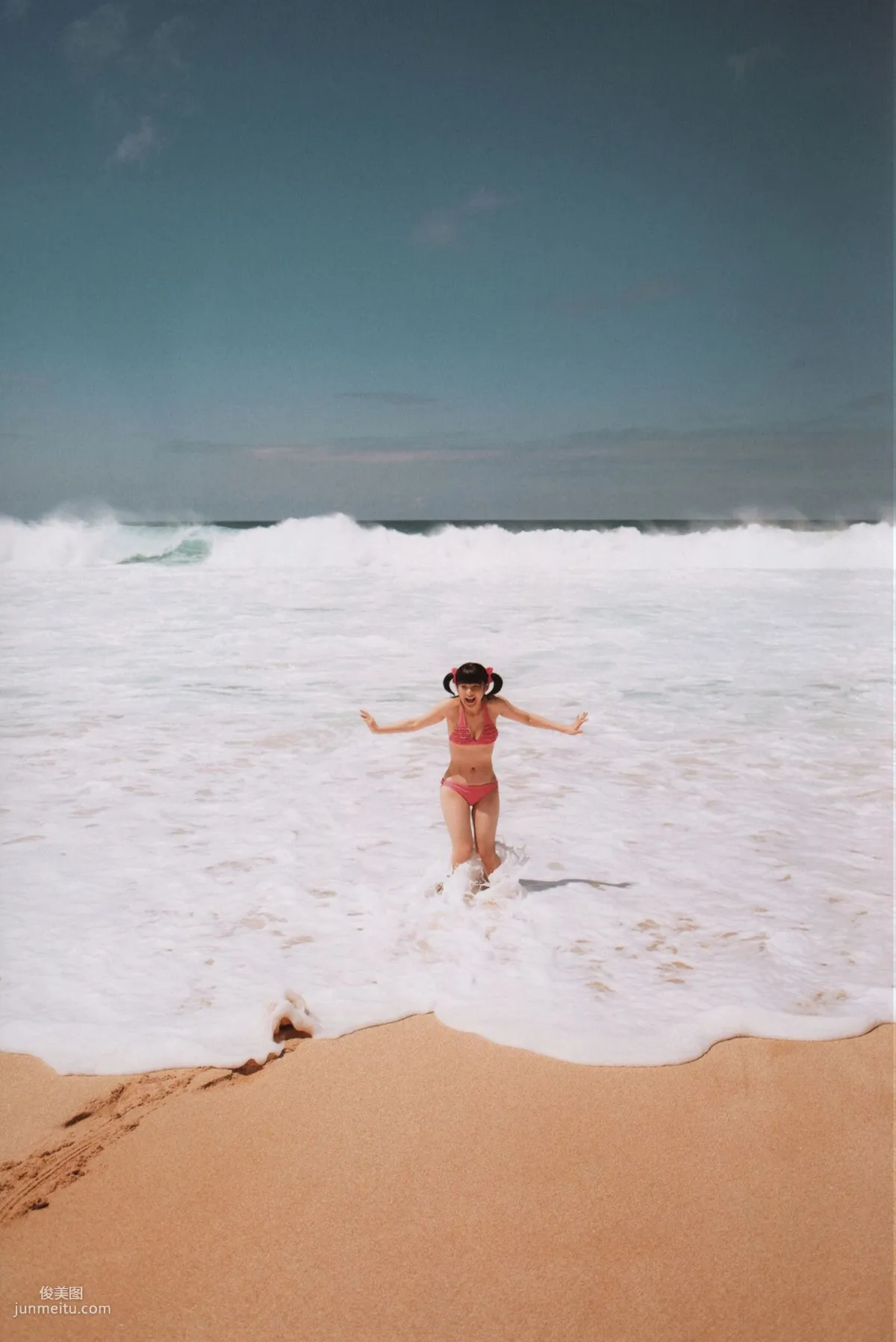 Alo Hello! Berryz 工房 Photobook 2013 [PB寫真集] 42