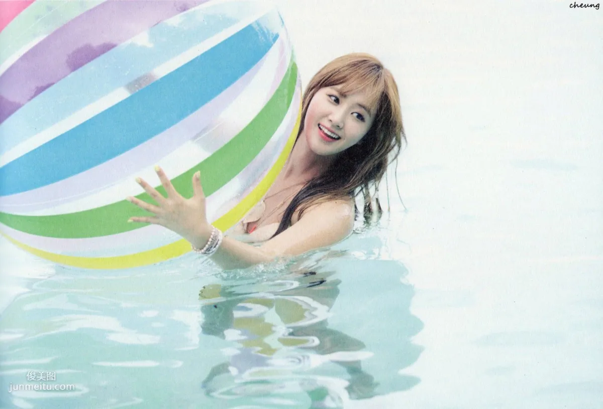 Girls' Generation 少女時代 《Party》 [PB寫真集] 30