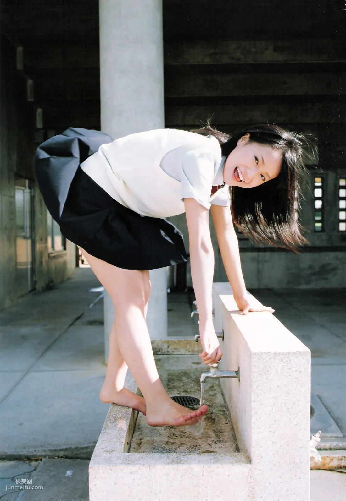 亀井絵裡 《ERI》 [Photo Book] 寫真集 30