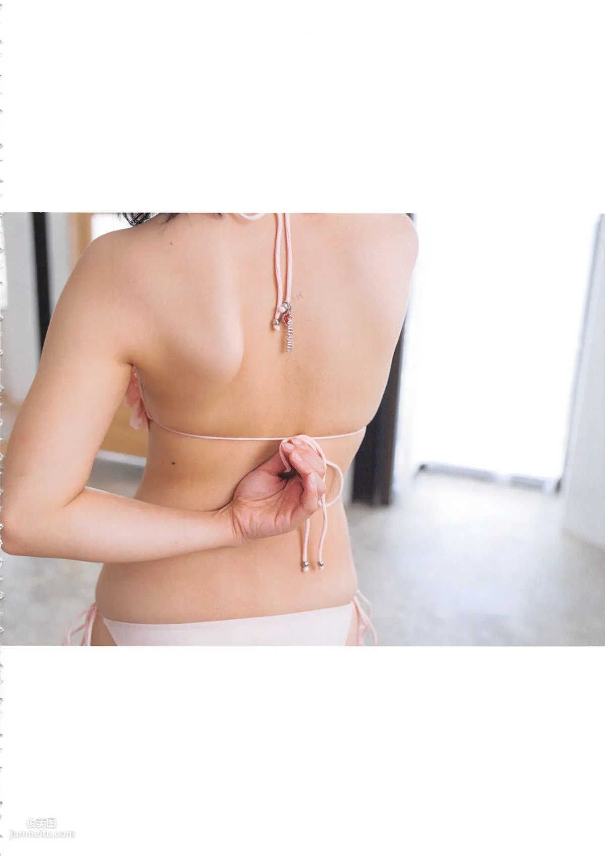 松村香織 First Photobook 《Mushusei》 [PB寫真集] 32