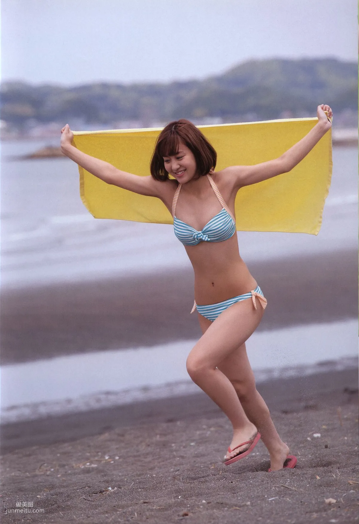 萩原舞《Mai 2(まい 2)》 [PhotoBook] 写真集2