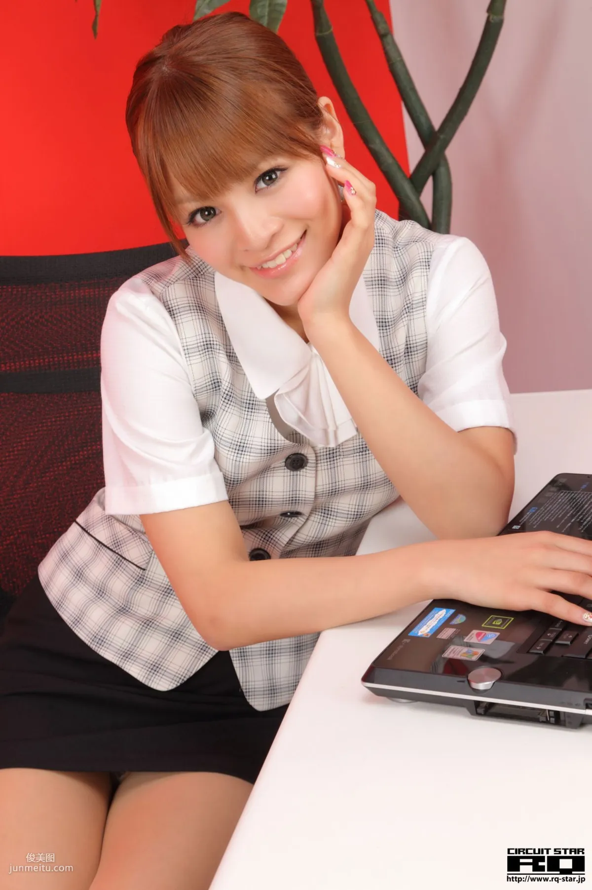 [RQ-STAR] NO.00589 Megumi Haruna 春菜めぐみ Office Lady 寫真集 32