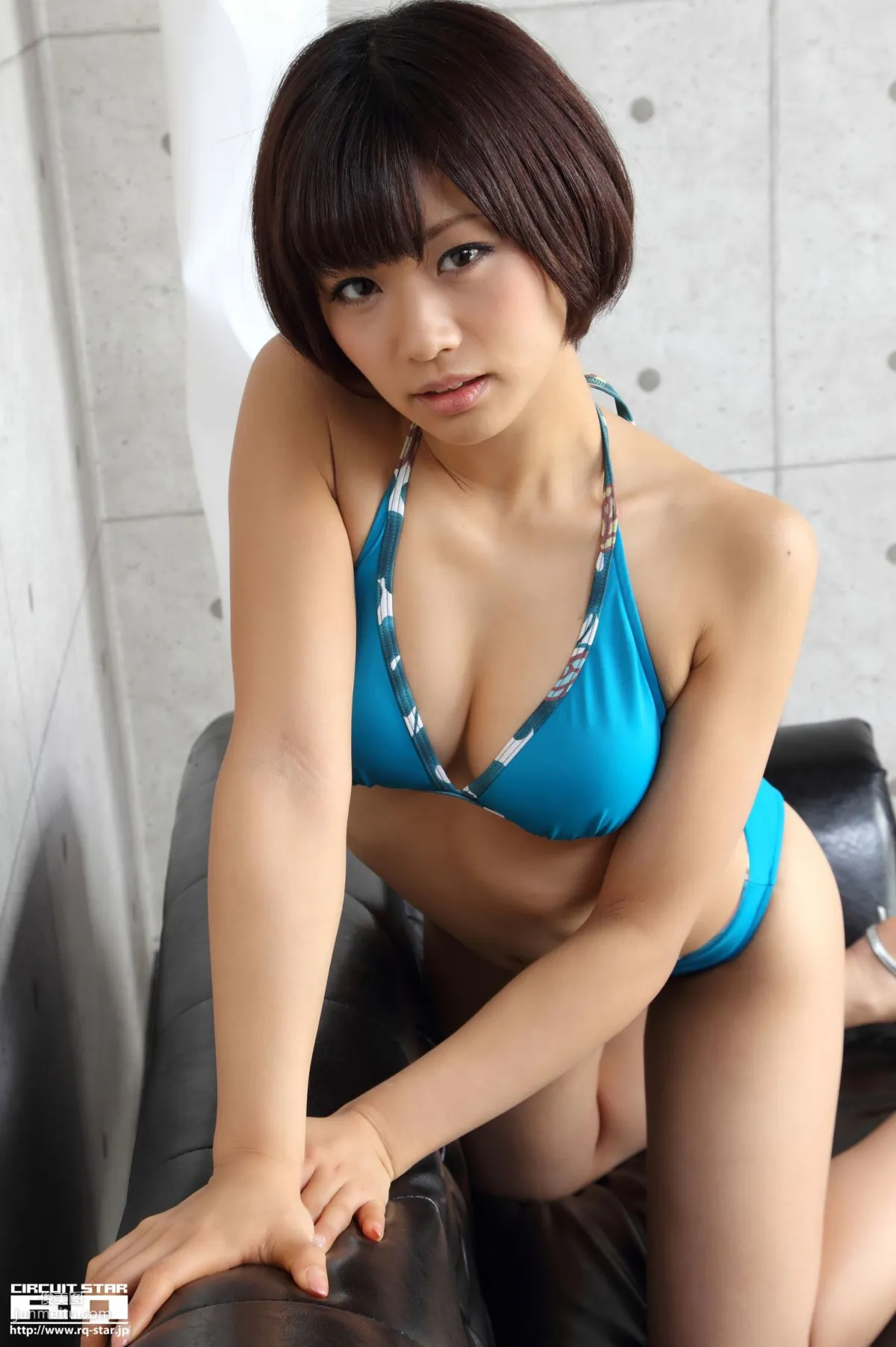 [RQ-STAR] NO.00611 Hitomi Yasueda 安枝瞳 Swim Suits 寫真集 32