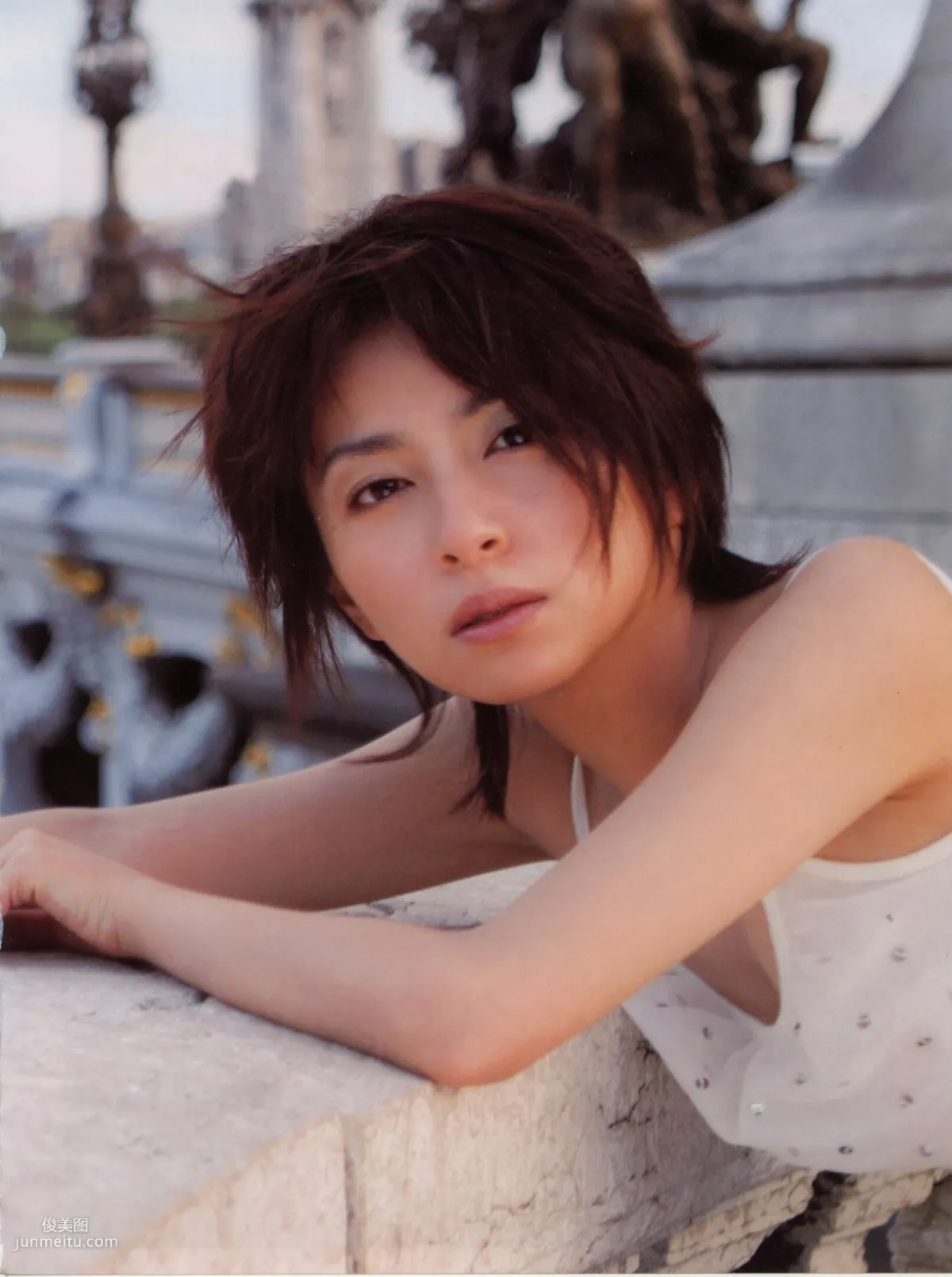奥菜恵《The Okina 3／3 in Paris》 [PB写真集] 33