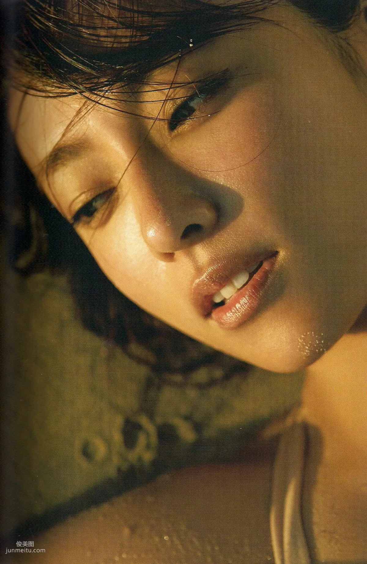 深田恭子 《Down to earth》 [PB寫真集] 22