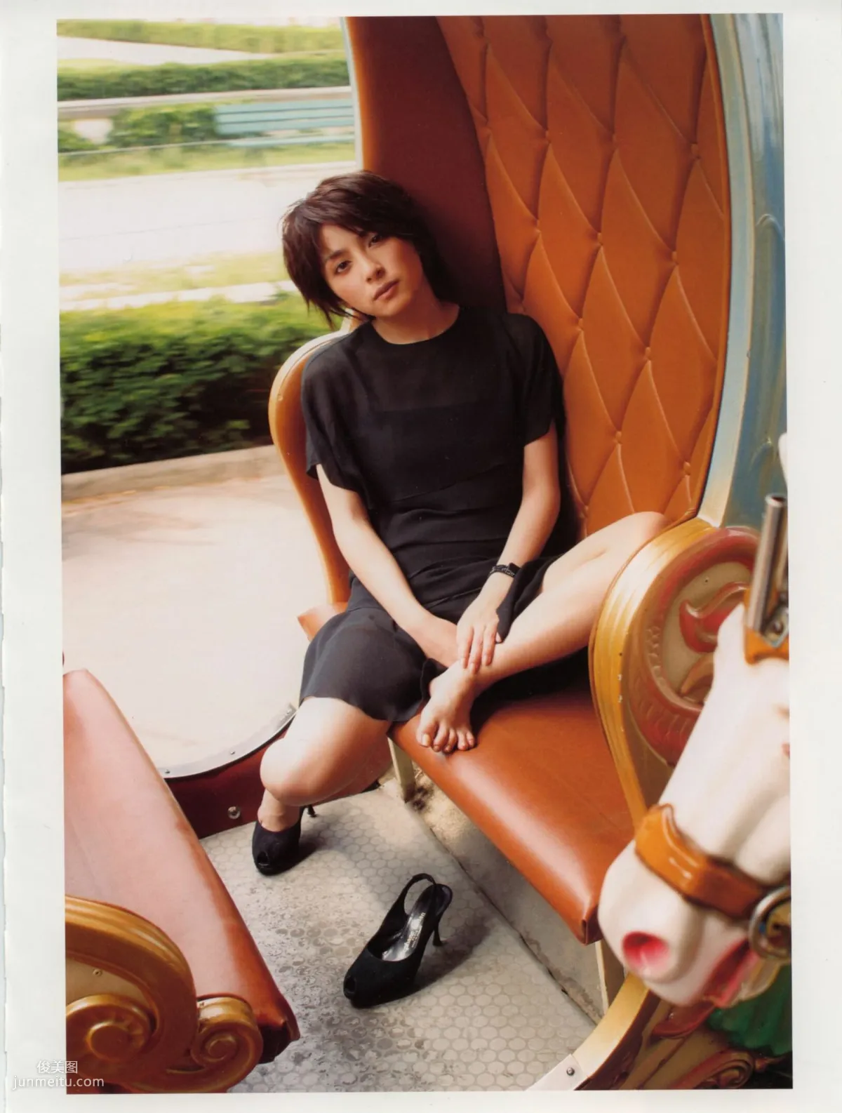 奥菜恵《The Okina 3／3 in Paris》 [PB写真集] 22