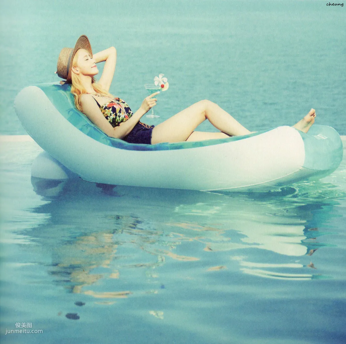 Girls' Generation 少女時代 《Party》 [PB寫真集] 11