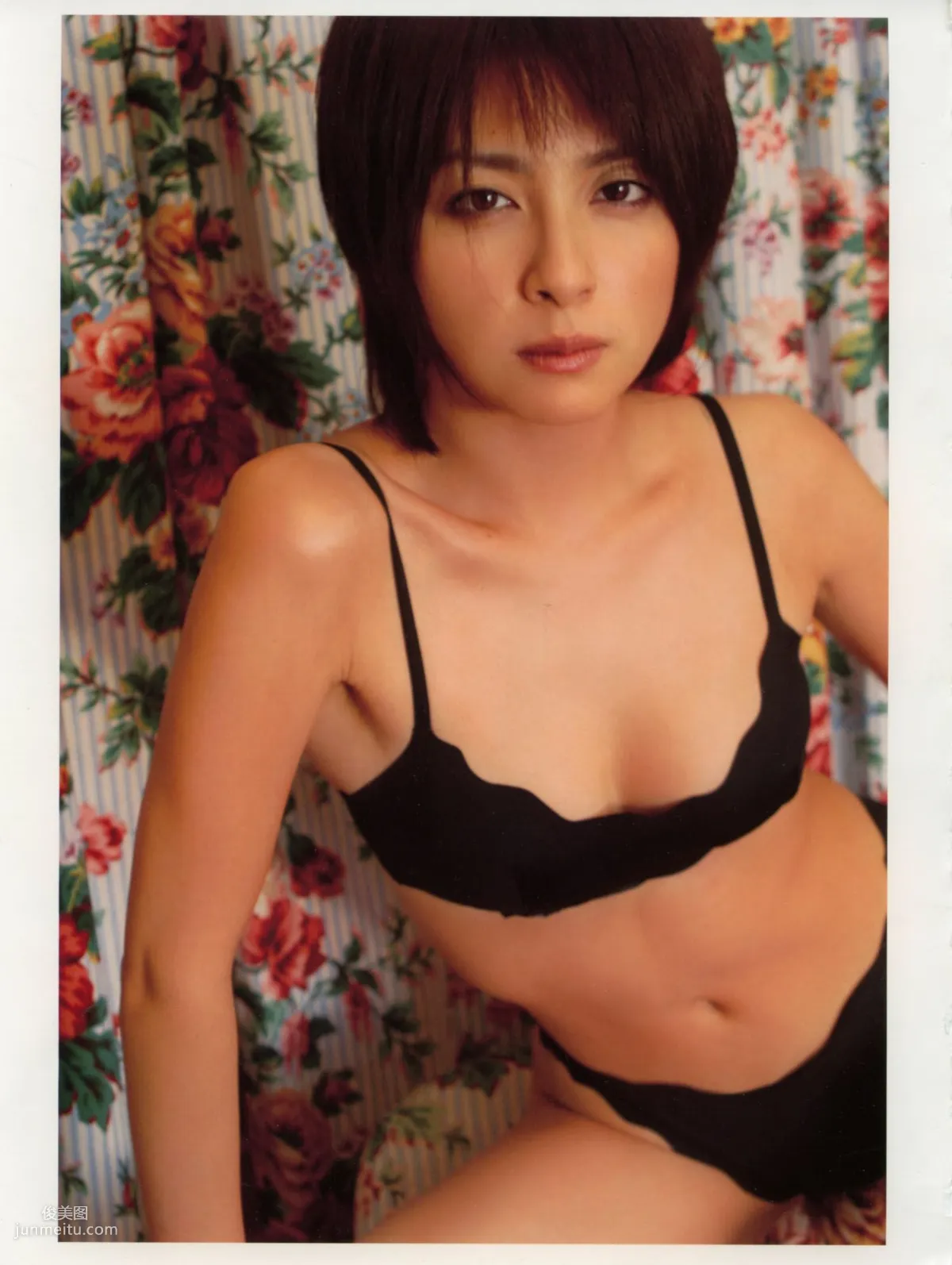 奥菜恵《The Okina 3／3 in Paris》 [PB写真集] 37
