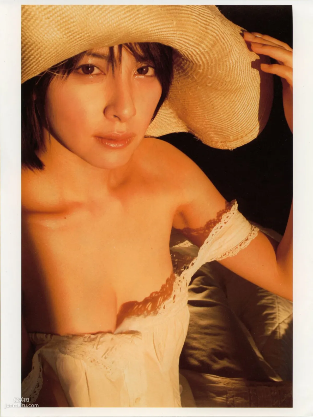 奥菜恵《The Okina 3／3 in Paris》 [PB写真集] 28