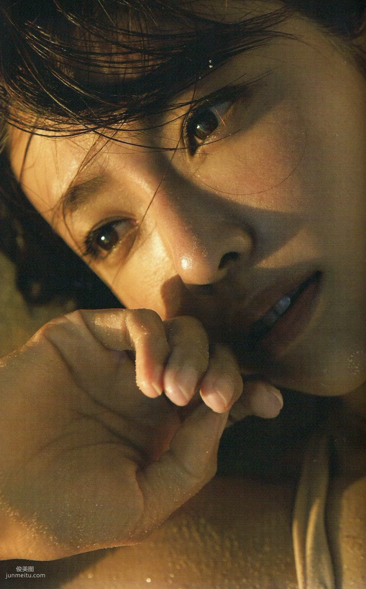 深田恭子 《Down to earth》 [PB寫真集] 23
