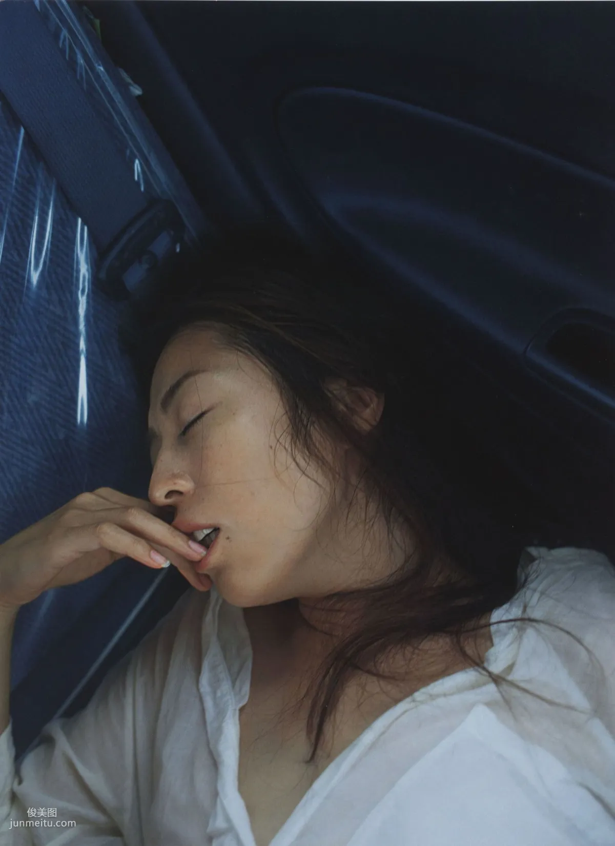 中村愛美 《Lyin' Eyes》 [PhotoBook] 寫真集 96