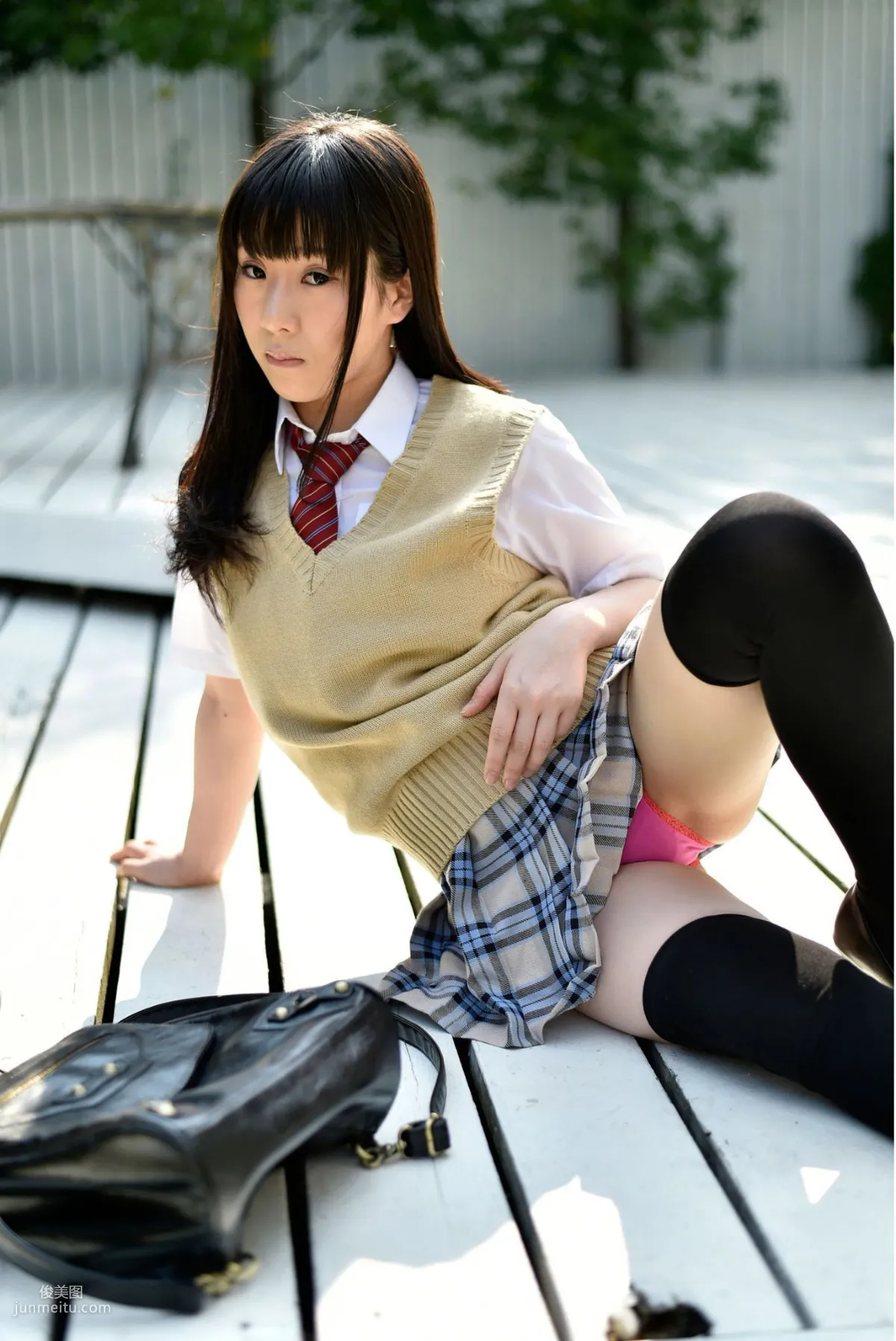 雨宮留菜 《女子校生 萌える絶対領域》 [PB寫真集] 16
